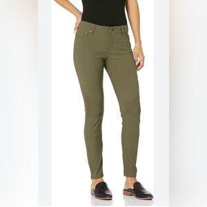 Prana Brenna Pants Skinny Ribbed
Moto Skinny Jeans Green Sz 6”